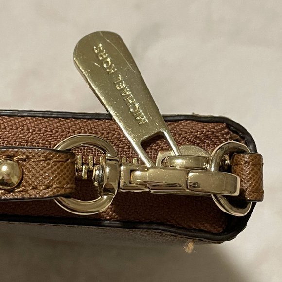 Michael Kors Jet Set Smartphone Wristlet - Picture 7 of 13